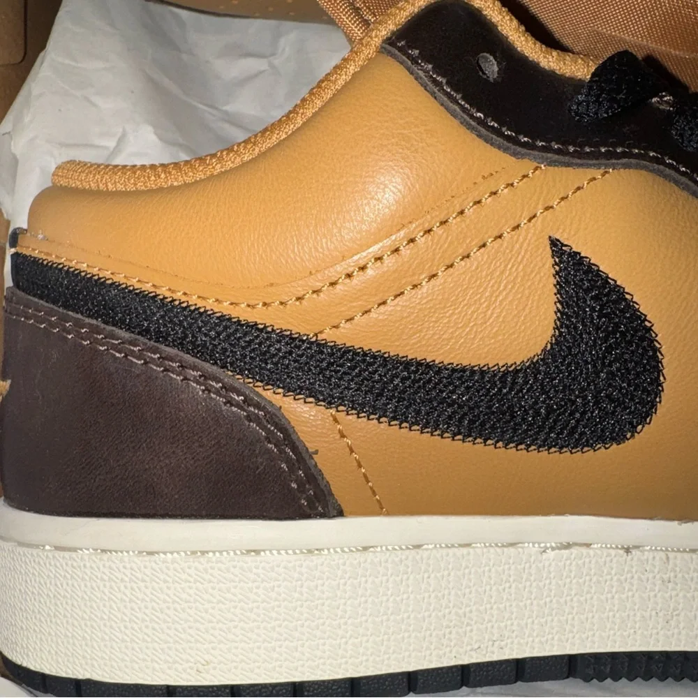 Nike Air Jordan 1 Low SE Flax/Black-Baroque Brown - Picture 5 of 7